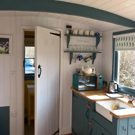 Oak Shepherds Hut Wootton Fitzpaine Exterior photo