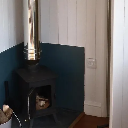 Oak Shepherds Hut Wootton Fitzpaine Exterior photo